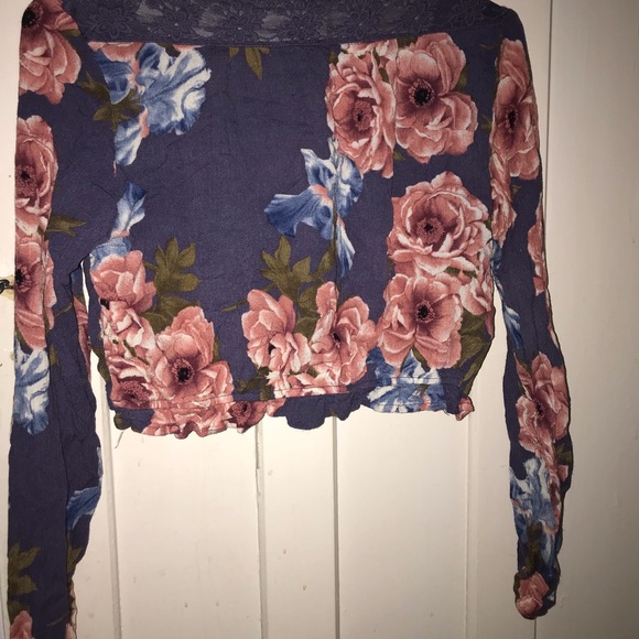 Very pretty blouse from Wet Seal - Picture 2 of 3